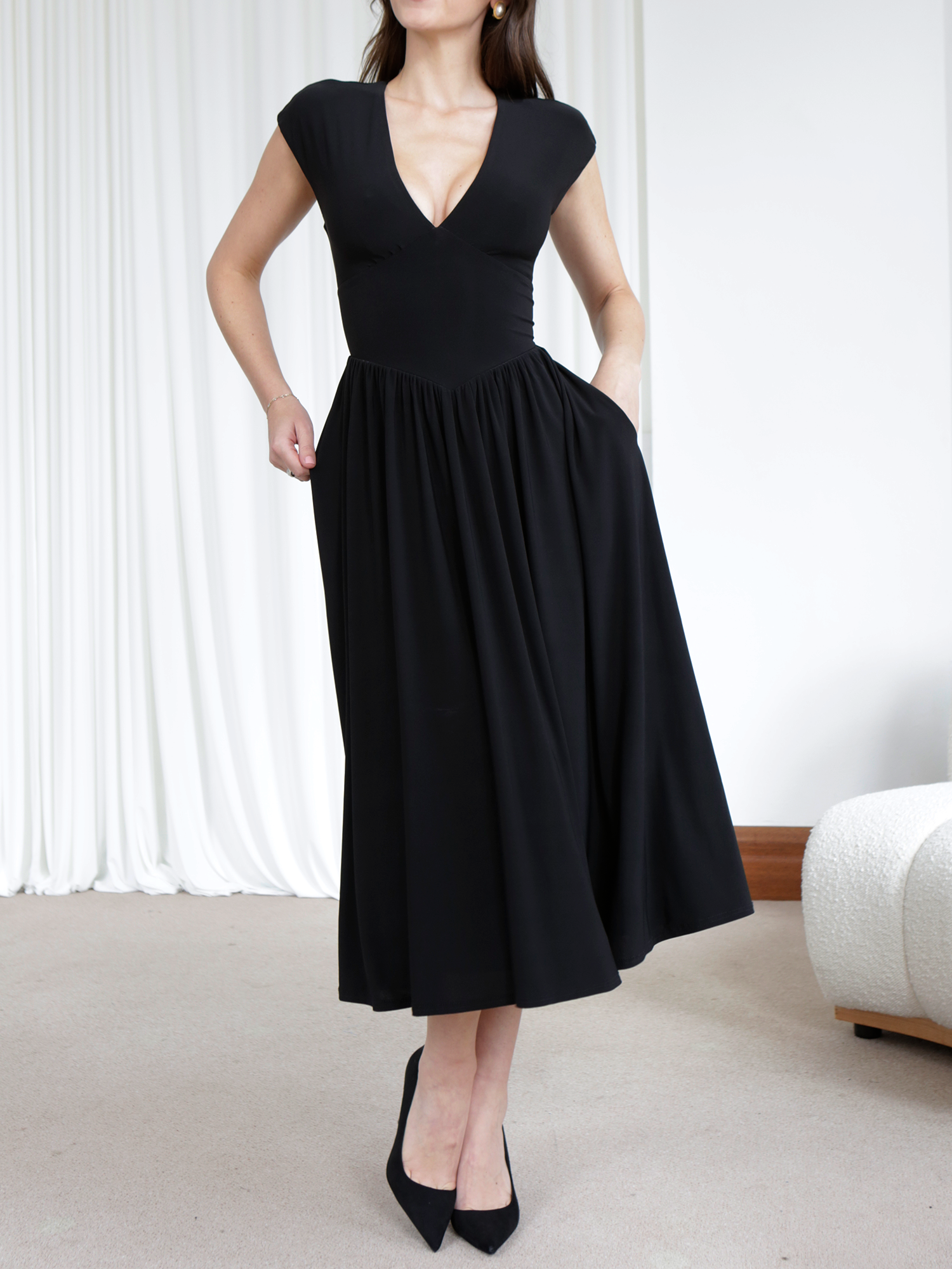 colour:Deep Black