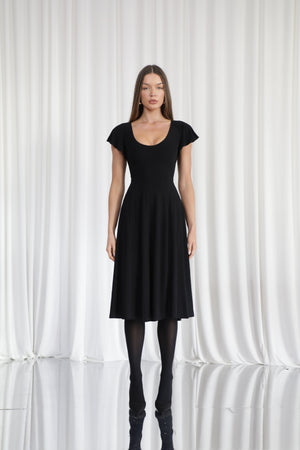 colour:Deep Black