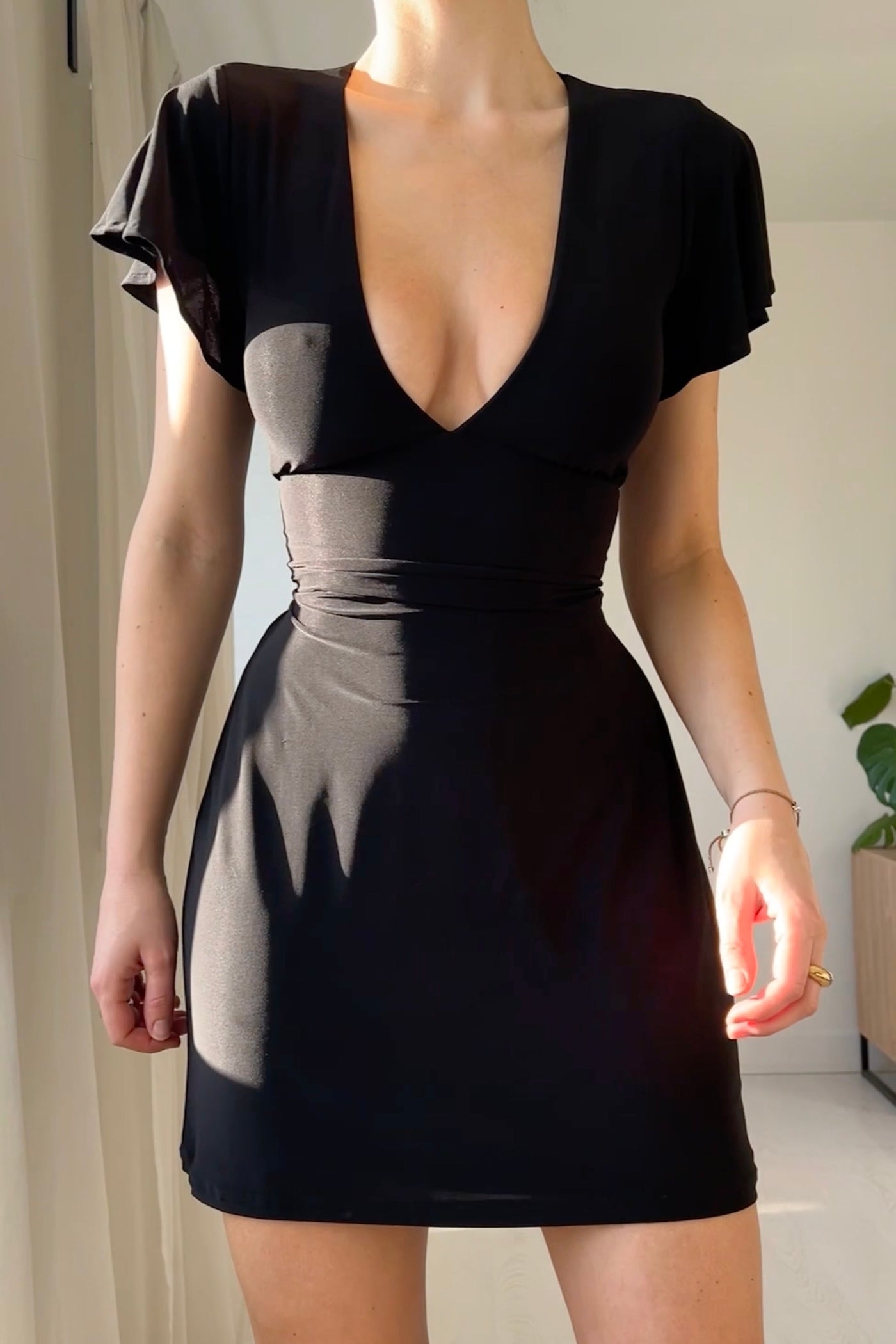 colour:Deep Black