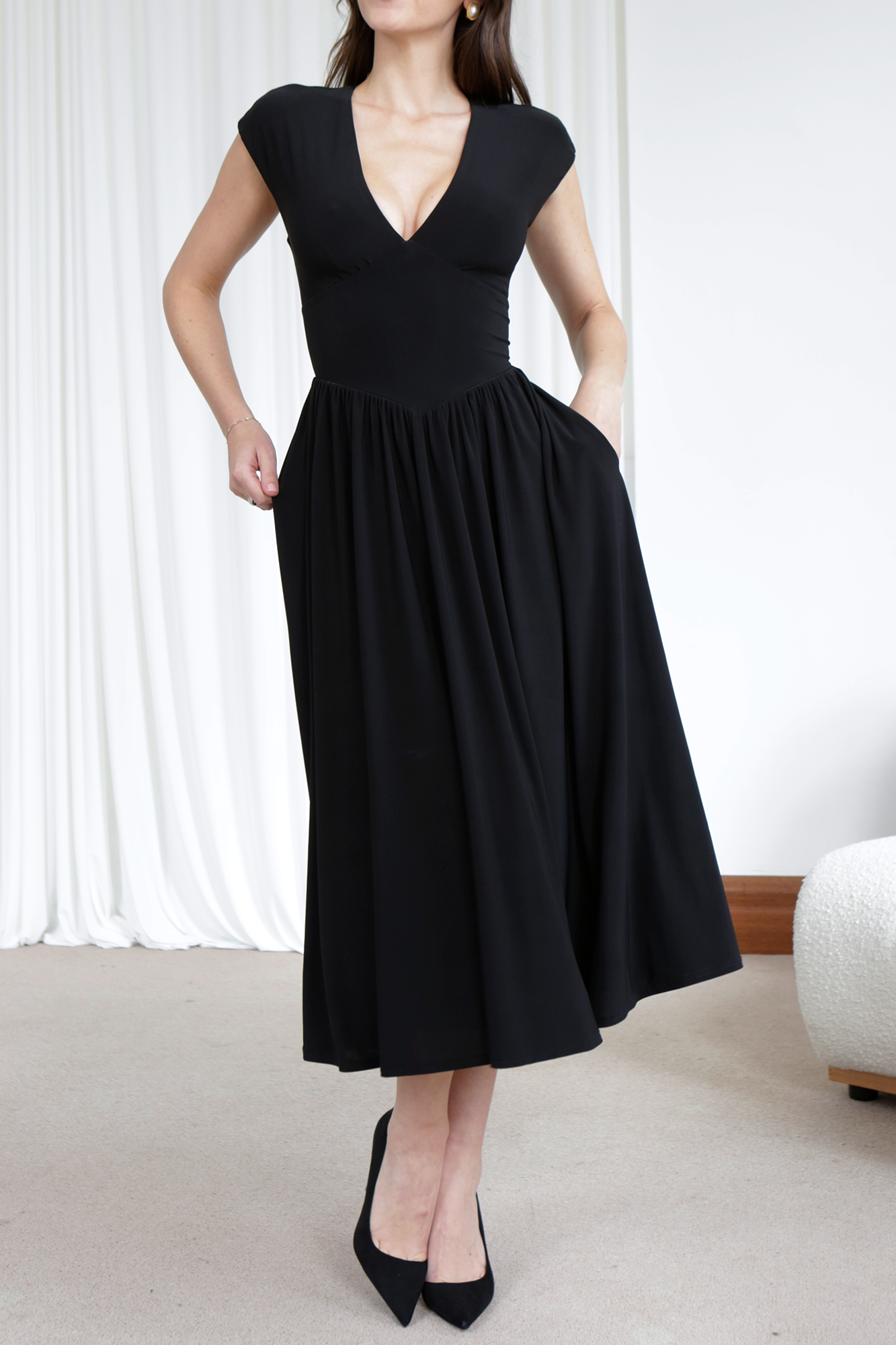 colour:Deep Black